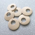 ウッドフラットリングビーズ ナチュラル 40mm 6こ