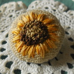 刺繍のブローチ＊向日葵A（リネン）