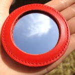 【送料無料】本革レザー 手鏡  かわいい丸型 レッド