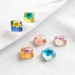 お花とスクエア◇ガラスタイルノンホールピアス◇四角に閉じ込めたお花♪ピアスにも変更可能