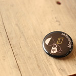 design 缶バッジ 　「Messenger」