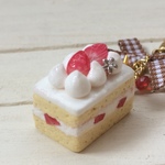 ミニチュア＊苺ショートケーキケーキストラップ