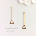 トライアングルのチェーンピアス/イヤリング