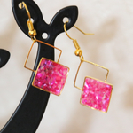 ピンクシェルの四角形ピアス♡