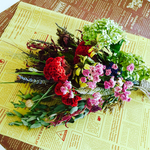 全20種の花材バラや紫陽花と雑穀のスワッグ