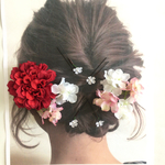 着物にも！真っ赤なダリア ピンクと白の大人のヘアアクセサリー☆髪飾り 花飾り　袴　振袖　結婚式　ウェディングドレス　カラードレス　ヘアアレンジ
