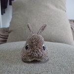 動物ぽんぽん うさぎのブローチ(茶色×白)