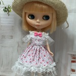 オフショルダーワンピース  ピンク系小花柄 ( ブライス、リカちゃん)