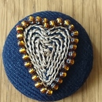ハートのビーズ刺繍のヘアゴム・ブローチ