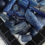 天然カイヤナイト原石加工品♪天然藍晶石/kyanite/カヤナイト/カイヤナイト♪マダガスカル産♪ノンホール通し穴なし♪さざれ石10g/300円♪レジン封入やカレット素材やガラスドームに♪