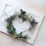 ラベンダーとラスティックかすみ草のハーベスト花冠