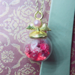 ピンクラピスラズリガラスドームネックレス