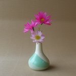 小さくて可愛い若竹色一輪挿し