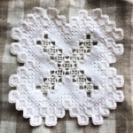 ハーダンガー刺繍のドイリー