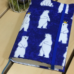新書、コミックサイズ シロクマキング(青)の ブックカバー