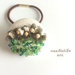 木漏れ日の中で…刺繍ヘアゴム