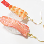 カワイイ寿司ピアス☆新鮮エビ大トロ☆イヤリング変更可能★
