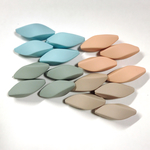 【23mm×11mm 4色16個】ラバービーズ   両穴  ツイスト