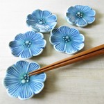 青いお花の箸置き