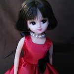 リカちゃんサイズ紅色のドレスとパールのチョーカー