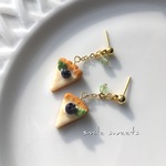 再販♡ブルーベリーチーズケーキのピアス、イヤリング 、樹脂ピアス