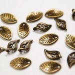 ◆送料込み！◆小さな葉っぱのチャーム２種