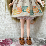 ミニチュア  キャメル色の革のストラップサンダル　編み込みサンダル
