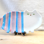 歩くのにお腹がちょっと…シリーズ　猫の長皿　『ストライプ＃γ』