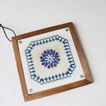 飾れる鍋敷きArt-Trivet　ｳﾞｨｸﾄﾘｱ／ｵﾌﾎﾜｲﾄ　1点もの