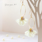 ふんわりflowerフープピアス／イヤリング♡ パール&ホワイト