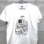まち（ペン画）【ホワイト】ekot Tシャツ <イラスト：タカ（笹川ラメ子）>