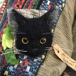 送料込み箱無し羊毛フェルト黒猫のブローチ