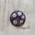 大人げなマーガレット刺繍  ヘアゴム☆ ブローチに変更可能です。