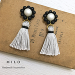 モノクロフラワーandタッセルのピアス/イヤリング