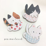 ティーカップねこ*木のブローチ