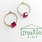 cubic fuchsia pink フープピアス