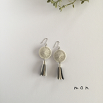 糸ボタンとタッセルのピアス