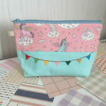 手刺繍ガーランドのメルヘンポーチ