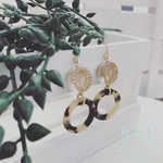 べっ甲柄フープの大人ピアス