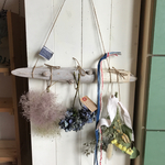 流木と藍色紫陽花のスタイリッシュな壁掛け