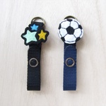 (受注制作)ランドセルの安全便利具☆黒色に星々＆サッカーの２個セット　ボール　ランドセル　キーホルダー　入学　卒園　星　スター　黒