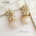 No.S648 ころん♪とWhite❁︎フラワーピアス