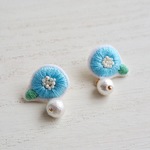 北欧 お花 刺繍 水色コットンパール ピアス