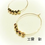 ゴールドなフープピアスその２