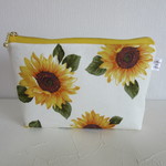 ひまわりのマチ付きポーチ