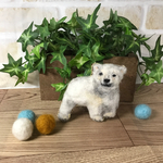 シロクマの羊毛ブローチ