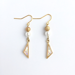 オーロラ輝く三角ピアス◇イヤリング変更可
