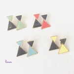 バイカラー　トライアングルピアス