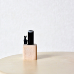 傾き 木目 ハンコ立て黒ネコ 無塗装