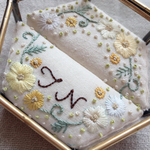 刺繍花のリングピロー